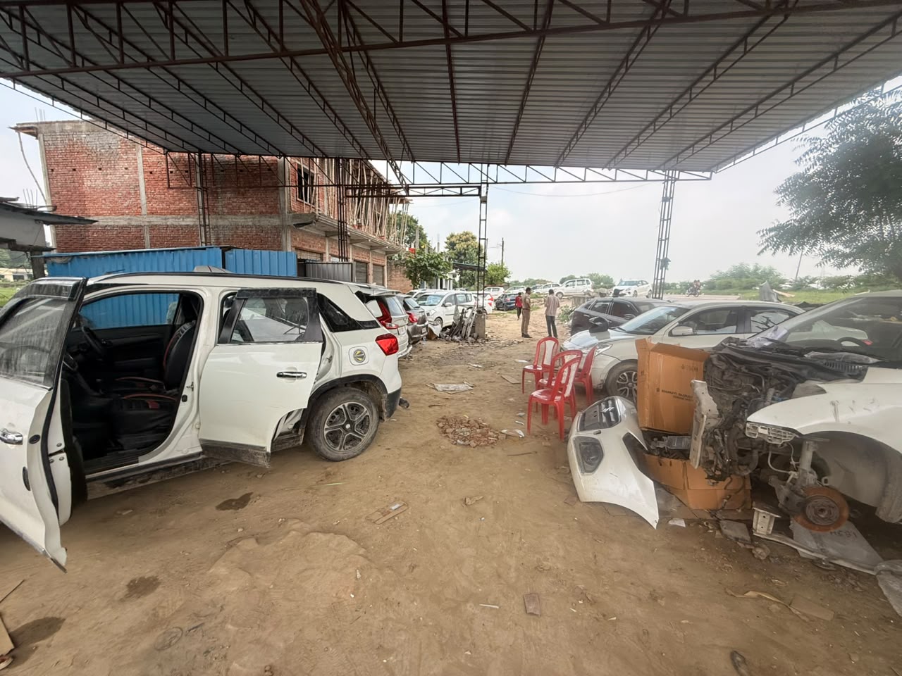 Full car servicing checkup at Lucky Automobile Workshop Jaunpur